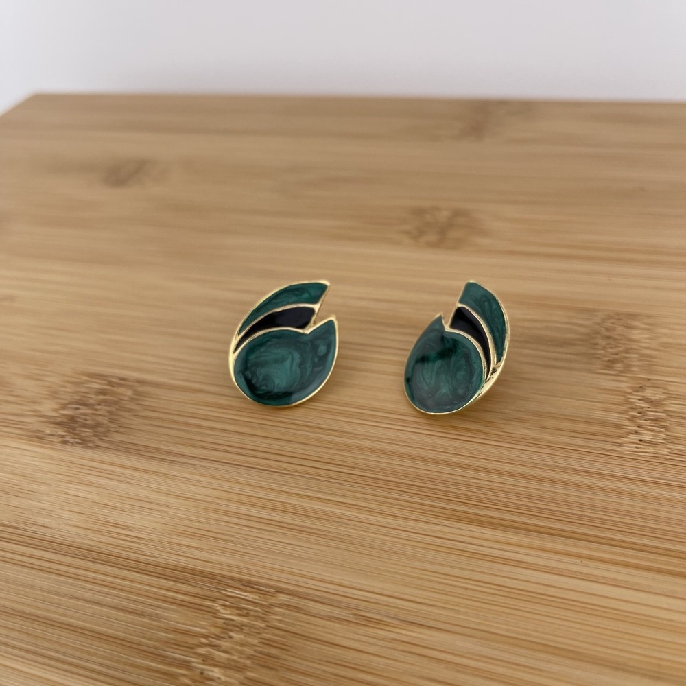 VTG Leaf Emerald Green Black Enamel Gold Tone Pierced Earrings Retro Abstract